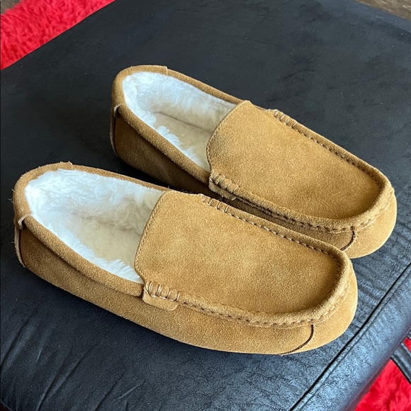 Koolaburra Men's Brown Suede Loafers - Picture 1 of 10